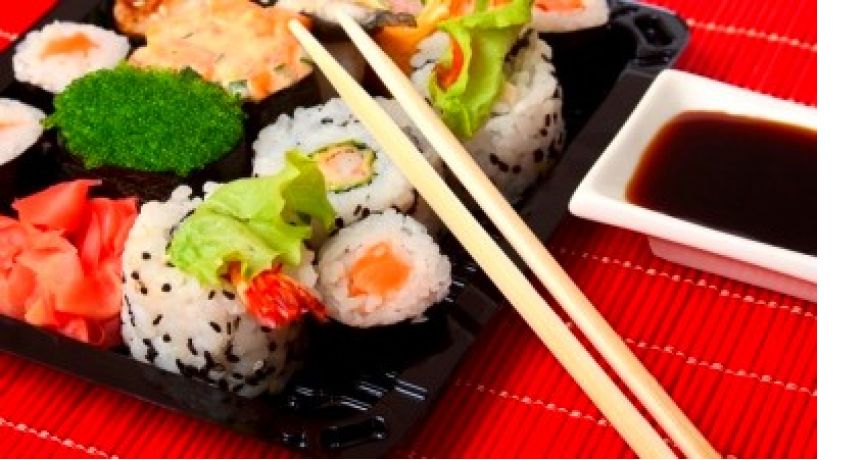 Любителям японской кухни! Суши, роллы на вынос со скидкой 50% от магазина «Маленькая япония».