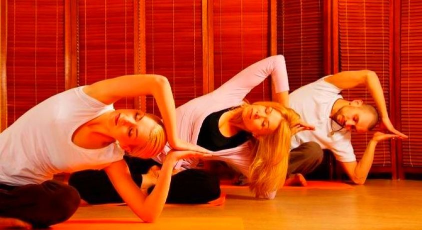 Гармония души и тела! 8  занятий «Хатха-йогой» или 8 занятий в группе здоровья «Йога за 40» со скидкой 70%.