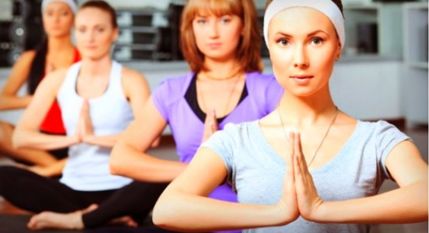 Гармония души и тела! 8  занятий «Хатха-йогой» или 8 занятий в группе здоровья «Йога за 40» со скидкой 70%.