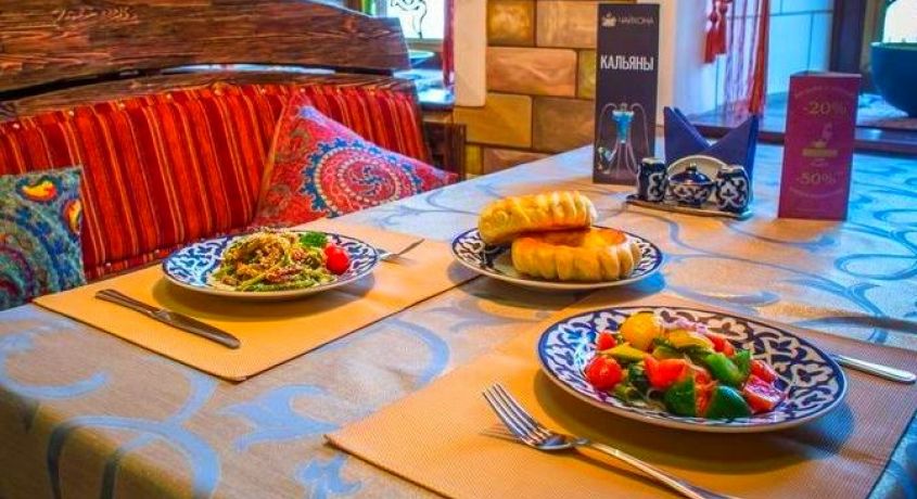 Долма, ковурма лагман, гиджуванский кебаб, учпанжа из телятины и не только со скидкой 50% в кафе узбекской кухни «Чайхона».