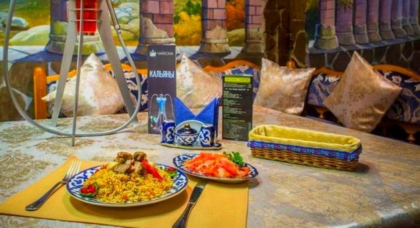 Долма, ковурма лагман, гиджуванский кебаб, учпанжа из телятины и не только со скидкой 50% в кафе узбекской кухни «Чайхона».