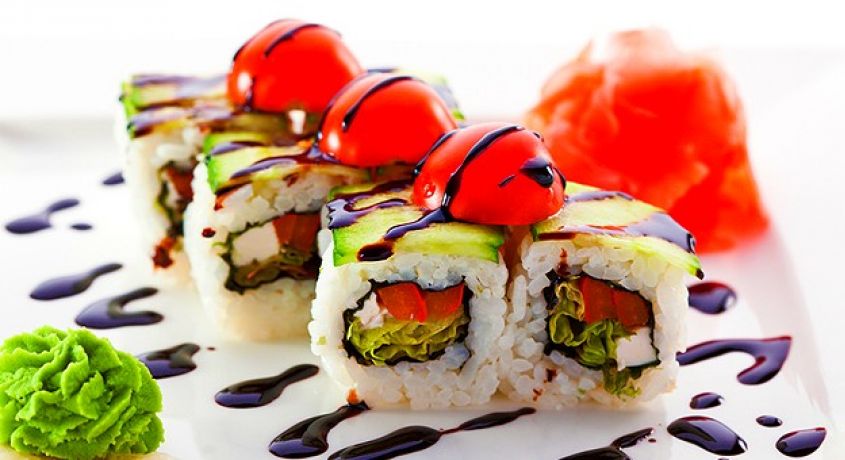 Суши или роллы, а так же другие блюда японской кухни со скидкой 50%.