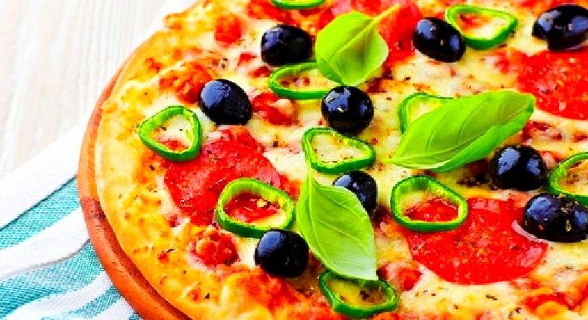 Секрет отличного обеда! Пицца, суши и роллы или лапша с доставкой домой или в офис со скидкой 55% от службы «Эпатаж».