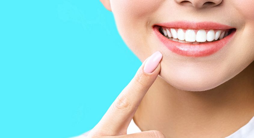 Освежите улыбку! Скидка 50% на комплексную чистку зубов от сети медицинских клиник Oxford Smile.