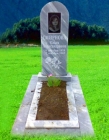 Памятник из мрамора на кладбище