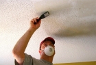 Нанесение бетоноконтакта на потолок